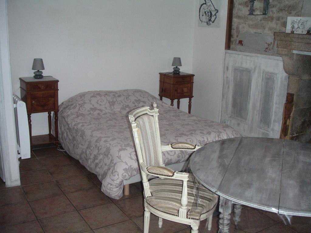 Chambre D'Hote Du Plessis Hotel Beaurepaire  Room photo