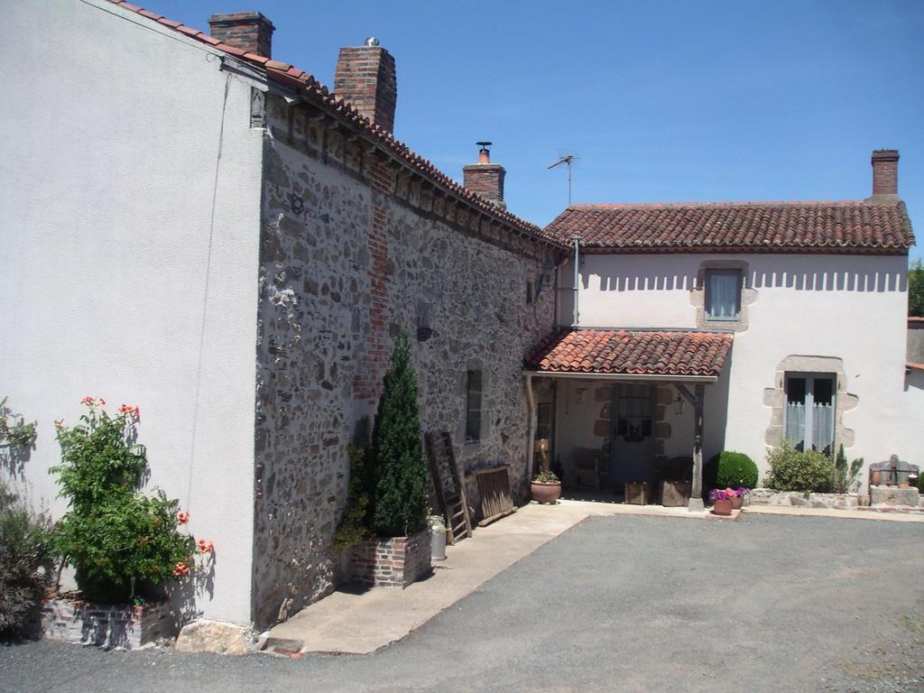 Chambre D'Hote Du Plessis Hotel Beaurepaire  Exterior photo